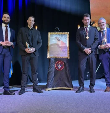 Luis Algoró emociona a Alhaurín de la Torre en el pregón del Martes Santo 2026 Luis Algoró emociona a Alhaurín de la Torre en el pregón del Martes Santo 2026