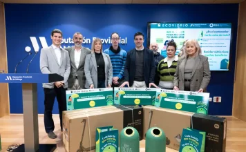 La Diputación, el Consorcio de Residuos Sólidos Urbanos y Ecovidrio premian a ayuntamientos y ciudadanos por su implicación en el reciclaje