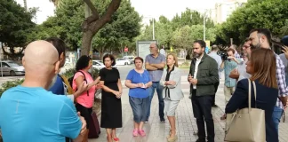 FOTO DE ARCHIVO - PSOE con vecinos de Huelin_03_15_2026