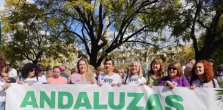 Por Andalucía reclama más feminismo frente al fascismo y la guerra durante la manifestación del 8M en Málaga