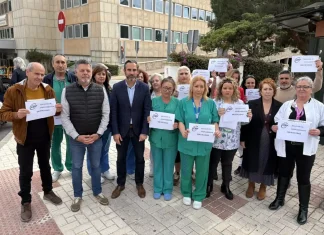 El PSOE denuncia que “las prisas por poner primeras piedras” de Moreno Bonilla deja a miles de trabajadores y pacientes del Civil y Materno sin aparcamientos