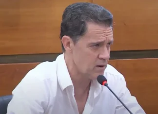 VOX denuncia la actitud “caciquil y dictatorial” del alcalde del PP tras expulsar a su portavoz del Pleno del 8M en Alhaurín de la Torre VOX denuncia la actitud “caciquil y dictatorial” del alcalde del PP tras expulsar a su portavoz del Pleno del 8M en Alhaurín de la Torre