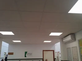 El techo de la sala de espera del centro de salud de San Miguel ya ha sido reparado y sustituido