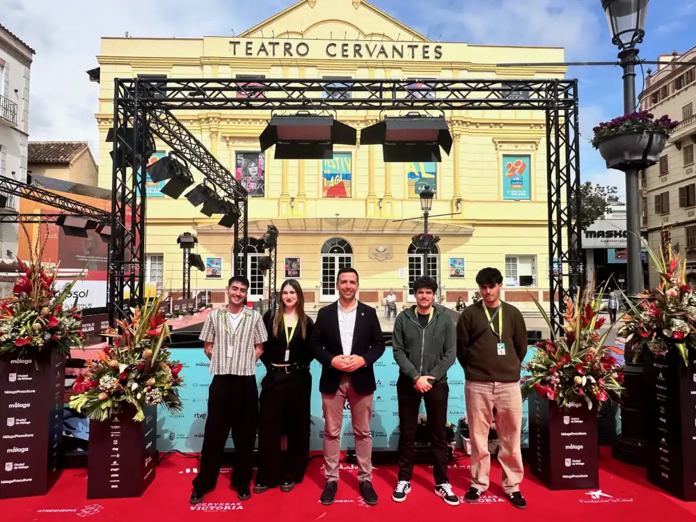 Cuatro jóvenes de la provincia participan como jurado popular en el Festival de Málaga gracias a la Diputación