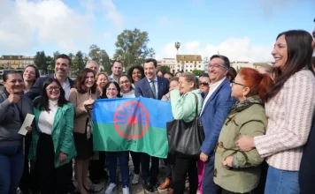 Moreno, en el Día Internacional del Pueblo Gitano: «Formáis parte de la esencia de Andalucía»