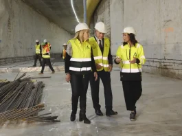 Rocío Díaz y Carolina España visitan la obra del túnel de la ampliación del metro de Málaga en calle Hilera