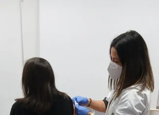 Málaga-Guadalhorce activa jornadas de vacunación sin cita contra el herpes zóster los días 15 y 16 de abril