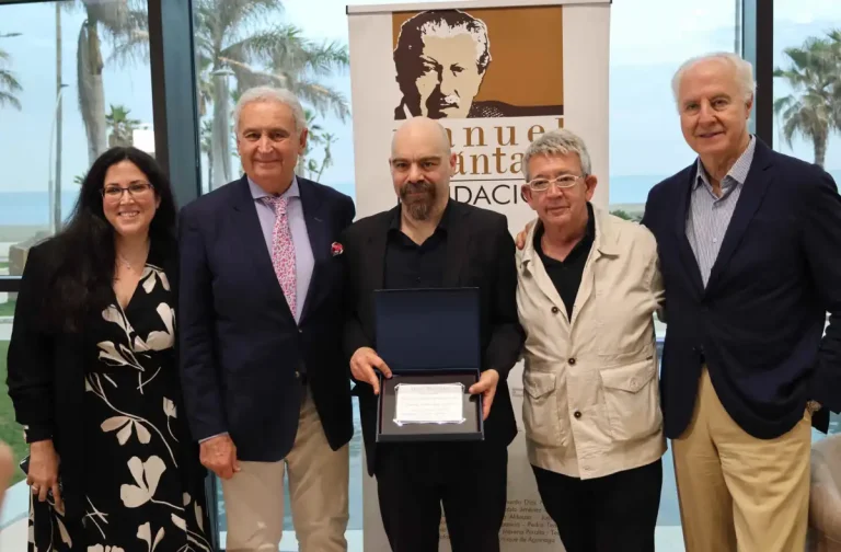 Ariel Magnus recibe el IV Premio de Novela Ciudad de Estepona por ‘Mentir la verdad’