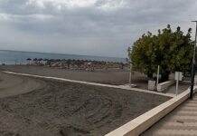 Mueren dos bañistas en una playa de Torrox