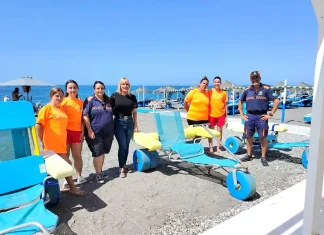 Torrox refuerza la accesibilidad en sus playas con un servicio de baño adaptado para todos los públicos Torrox refuerza la accesibilidad en sus playas con un servicio de baño adaptado para todos los públicos