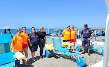 Torrox refuerza la accesibilidad en sus playas con un servicio de baño adaptado para todos los públicos Torrox refuerza la accesibilidad en sus playas con un servicio de baño adaptado para todos los públicos