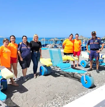 Torrox refuerza la accesibilidad en sus playas con un servicio de baño adaptado para todos los públicos Torrox refuerza la accesibilidad en sus playas con un servicio de baño adaptado para todos los públicos