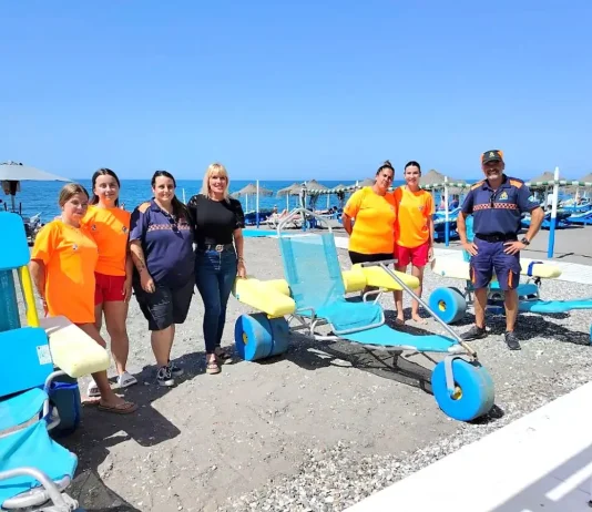 Torrox refuerza la accesibilidad en sus playas con un servicio de baño adaptado para todos los públicos Torrox refuerza la accesibilidad en sus playas con un servicio de baño adaptado para todos los públicos
