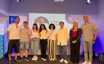 La periodista Carmen del Riego reivindica el pensamiento crítico frente a la desinformación en la clausura de Prensa en mi mochila