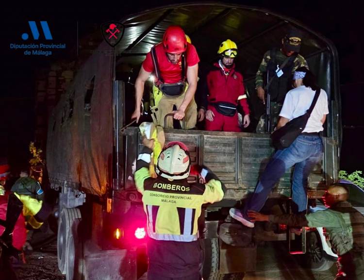 Los bomberos malagueños ya trabajan en la zona cero del terremoto en Venezuela