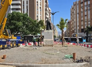 La estatua de Tiburcio vuelve a Armengual de la Mota tras avanzar las obras del Metro de Málaga