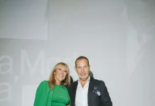 Rafael Urquízar recibe el Premio Oficio y Arte de la Moda ‘Málaga de Moda’ en la Semana Internacional de la Moda en Andalucía