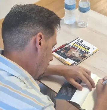 Acto de presentación del libro LA POLÍTICA QUE NO FUE, del escritor Luis Aris Ruiz Acto de presentación del libro LA POLÍTICA QUE NO FUE, del escritor Luis Aris Ruiz