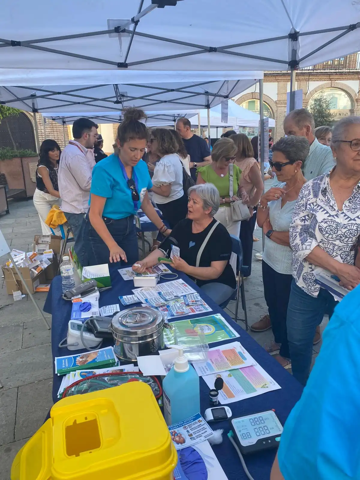 Archidona impulsa la prevención y los hábitos saludables con una multitudinaria Feria de la Salud