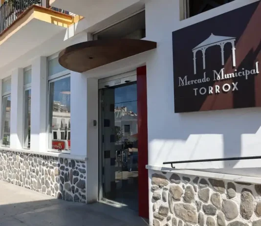 El Ayuntamiento de Torrox invierte más de 8.500 euros en la instalación de aire acondicionado en el Mercado Municipal El Ayuntamiento de Torrox invierte más de 8.500 euros en la instalación de aire acondicionado en el Mercado Municipal