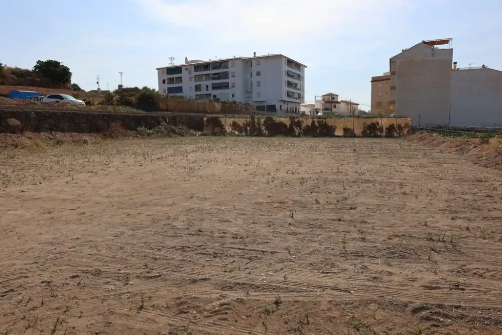 Torrox habilita más de 4.000 plazas de aparcamiento gratuito y activa la zona azul sin coste este verano