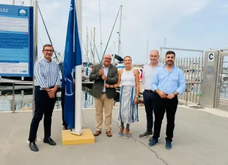 El Puerto de Caleta de Vélez recupera la Bandera Azul tras la modernización de sus instalaciones El Puerto de Caleta de Vélez recupera la Bandera Azul tras la modernización de sus instalaciones