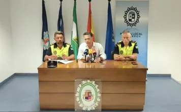 La Policía Local de Torrox comienza a sancionar los vertidos incontrolados tras una campaña de información y concienciación La Policía Local de Torrox comienza a sancionar los vertidos incontrolados tras una campaña de información y concienciación