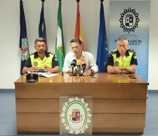 La Policía Local de Torrox comienza a sancionar los vertidos incontrolados tras una campaña de información y concienciación La Policía Local de Torrox comienza a sancionar los vertidos incontrolados tras una campaña de información y concienciación