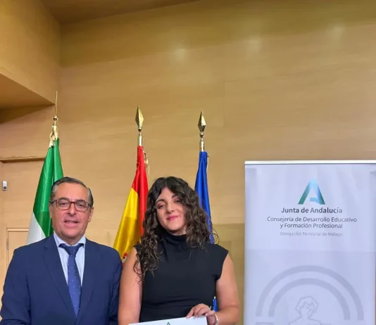 La alumna de El Pinar Julia Doblas; Premio extraordinario de Bachillerato y una de las 50 mejores estudiantes de Andalucía La alumna de El Pinar Julia Doblas; Premio extraordinario de Bachillerato y una de las 50 mejores estudiantes de Andalucía