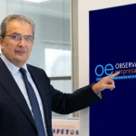 El Círculo de Empresarios de la Costa del Sol crea un Observatorio Empresarial para anticipar tendencias y fortalecer el tejido productivo La nueva herramienta ofrecerá análisis, datos estratégicos e información especializada para ayudar a las empresas a tomar decisiones en un entorno económico cada vez más cambiante El Círculo de Empresarios de la Costa del Sol ha anunciado la creación de su nuevo Observatorio Empresarial, una iniciativa concebida para proporcionar a las empresas asociadas información estratégica, análisis sectoriales y herramientas de anticipación que les permitan afrontar con mayores garantías los retos del mercado actual. Presentado este 1 de julio, el Observatorio nace con el objetivo de convertirse en un espacio de referencia para la generación de conocimiento económico y empresarial, poniendo a disposición de los asociados datos relevantes, tendencias emergentes y claves para la toma de decisiones. Dos áreas para analizar el presente y anticipar el futuro La nueva estructura se articula en torno a dos líneas de actuación complementarias. Por un lado, el Observatorio Interno, coordinado por Ángela Rodríguez, permitirá obtener una radiografía permanente de las empresas asociadas, identificar tendencias económicas y sectoriales, detectar necesidades reales y elaborar informes periódicos que faciliten la representación institucional y la planificación de nuevas acciones. Por otro, el Observatorio Externo, dirigido por José Miguel Aragonés, se centrará en analizar la evolución de los sectores estratégicos de la Costa del Sol, identificar oportunidades de financiación, innovación y crecimiento, así como ofrecer información especializada sobre turismo, sostenibilidad, tecnología, hostelería y otros ámbitos clave para la economía provincial. Una herramienta para transformar datos en decisiones Desde el Círculo de Empresarios destacan que el nuevo Observatorio no pretende limitarse a recopilar información, sino convertir los datos en conocimiento útil y aplicable para las empresas. Entre sus principales características figuran la elaboración de informes periódicos, la generación de indicadores de seguimiento, la publicación de boletines temáticos y la presentación de información mediante formatos visuales sencillos que faciliten la interpretación y el análisis. La iniciativa se apoyará en valores como el rigor, la transparencia, la independencia, la innovación y el compromiso con el desarrollo económico del territorio. Referente para la economía de la Costa del Sol El Observatorio nace con la vocación de convertirse en una fuente de referencia para el análisis económico y empresarial de la Costa del Sol, aportando una visión estratégica capaz de ayudar a las empresas a anticiparse a los cambios del mercado y aprovechar nuevas oportunidades de crecimiento. José Miguel Aragonés, vicepresidente del Círculo de Empresarios y responsable de esta iniciativa, destacó durante la presentación que el Observatorio será “una herramienta viva, dinámica y útil” creada para acompañar a los empresarios en su actividad diaria y contribuir al progreso económico de la provincia. Con este proyecto, el Círculo de Empresarios de la Costa del Sol refuerza su apuesta por la innovación, la generación de conocimiento y el fortalecimiento del tejido empresarial malagueño.
