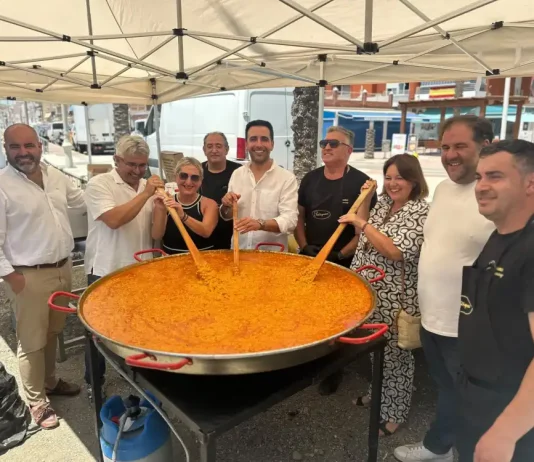 Más de 2.500 mayores disfrutarán este verano de la sexta edición de Gramola en la playa de Algarrobo Más de 2.500 mayores disfrutarán este verano de la sexta edición de Gramola en la playa de Algarrobo