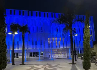 Algunos ayuntamientos de Málaga se tiñen de azul para dar visibilidad al Síndrome de Sjögren Algunos ayuntamientos de Málaga se tiñen de azul para dar visibilidad al Síndrome de Sjögren
