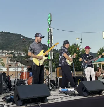 Radio 80 inaugura con éxito el ciclo ‘De Plaza en Plaza’ y llena de música la Avenida del Mar de Alhaurín de la Torre Radio 80 inaugura con éxito el ciclo ‘De Plaza en Plaza’ y llena de música la Avenida del Mar de Alhaurín de la Torre