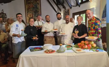 Medio centenar de restaurantes de la provincia participan en la Ruta Gastronómica del Tomate Huevo de Toro con el apoyo de la Diputación Medio centenar de restaurantes de la provincia participan en la Ruta Gastronómica del Tomate Huevo de Toro con el apoyo de la Diputación