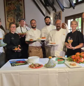 Medio centenar de restaurantes de la provincia participan en la Ruta Gastronómica del Tomate Huevo de Toro con el apoyo de la Diputación Medio centenar de restaurantes de la provincia participan en la Ruta Gastronómica del Tomate Huevo de Toro con el apoyo de la Diputación