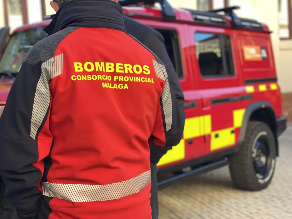 El Consorcio Provincial de Bomberos envía a Ávila un dispositivo de 11 efectivos y cinco vehículos para apoyar en las labores de extinción del incendio de Burgohondo