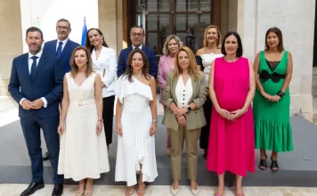 Carolina España pide a los nuevos delegados de la Junta en Málaga “cercanía, diálogo y capacidad para resolver” Carolina España pide a los nuevos delegados de la Junta en Málaga “cercanía, diálogo y capacidad para resolver”