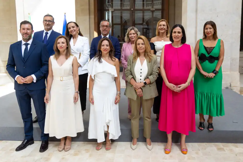 Carolina España pide a los nuevos delegados de la Junta en Málaga “cercanía, diálogo y capacidad para resolver”
