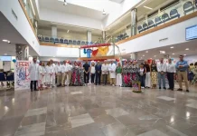 La Feria también entra en el Clínico: música y color para quienes no podrán salir a celebrarla La Feria también entra en el Clínico: música y color para quienes no podrán salir a celebrarla