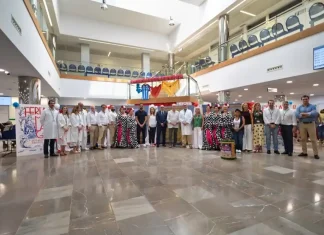 La Feria también entra en el Clínico: música y color para quienes no podrán salir a celebrarla La Feria también entra en el Clínico: música y color para quienes no podrán salir a celebrarla
