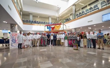 La Feria también entra en el Clínico: música y color para quienes no podrán salir a celebrarla La Feria también entra en el Clínico: música y color para quienes no podrán salir a celebrarla