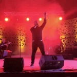 Alberto Ruiz conquista al público Torrealhaurino con “Escándalo”, un tributo a Raphael con mucho sabor malagueño Alberto Ruiz conquista al público con “Escándalo”, un tributo a Raphael con mucho sabor malagueño