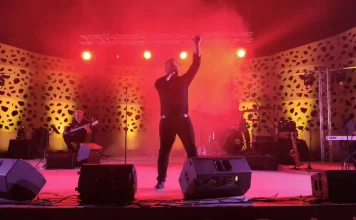 Alberto Ruiz conquista al público Torrealhaurino con “Escándalo”, un tributo a Raphael con mucho sabor malagueño Alberto Ruiz conquista al público con “Escándalo”, un tributo a Raphael con mucho sabor malagueño