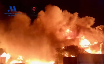 Un incendio en el Complejo Medioambiental de Valsequillo se extiende a una zona de monte en Antequera Un incendio en el Complejo Medioambiental de Valsequillo se extiende a una zona de monte en Antequera