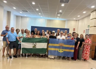 El Alcalde de Alhaurín de la Torre recibe a un grupo de vecinos de Zapata que realizará nuevamente el Camino de Santiago El Alcalde de Alhaurín de la Torre recibe a un grupo de vecinos de Zapata que realizará nuevamente el Camino de Santiago