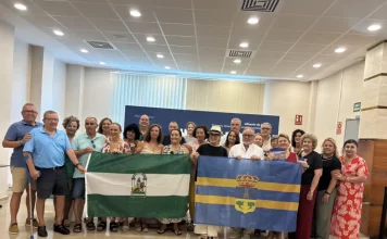 El Alcalde de Alhaurín de la Torre recibe a un grupo de vecinos de Zapata que realizará nuevamente el Camino de Santiago El Alcalde de Alhaurín de la Torre recibe a un grupo de vecinos de Zapata que realizará nuevamente el Camino de Santiago