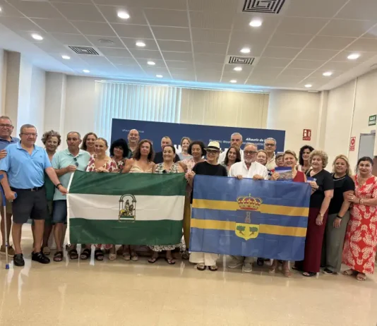 El Alcalde de Alhaurín de la Torre recibe a un grupo de vecinos de Zapata que realizará nuevamente el Camino de Santiago El Alcalde de Alhaurín de la Torre recibe a un grupo de vecinos de Zapata que realizará nuevamente el Camino de Santiago