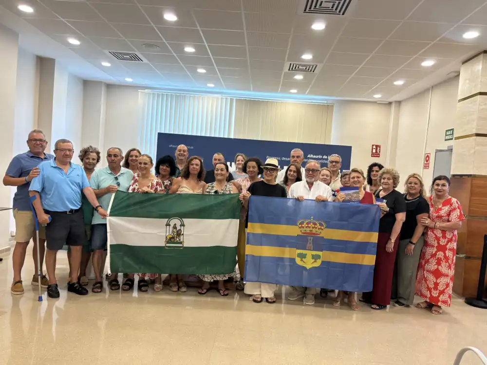 El Alcalde de Alhaurín de la Torre recibe a un grupo de vecinos de Zapata que realizará nuevamente el Camino de Santiago