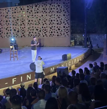 Juan Amodeo vuelve a conquistar El Portón con un auditorio lleno y su espectáculo ‘013. Origen’ Juan Amodeo vuelve a conquistar El Portón con un auditorio lleno y su espectáculo '013. Origen'