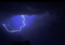 Una espectacular tormenta eléctrica sorprende a Málaga en el arranque de su Feria Fotografía Iván Chamizo